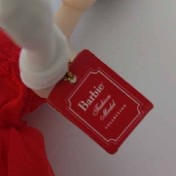Barbie Fashion Model 1991-2000 Silkstone Red Ball Gown & Long Gloves Included - Picture 12 of 13